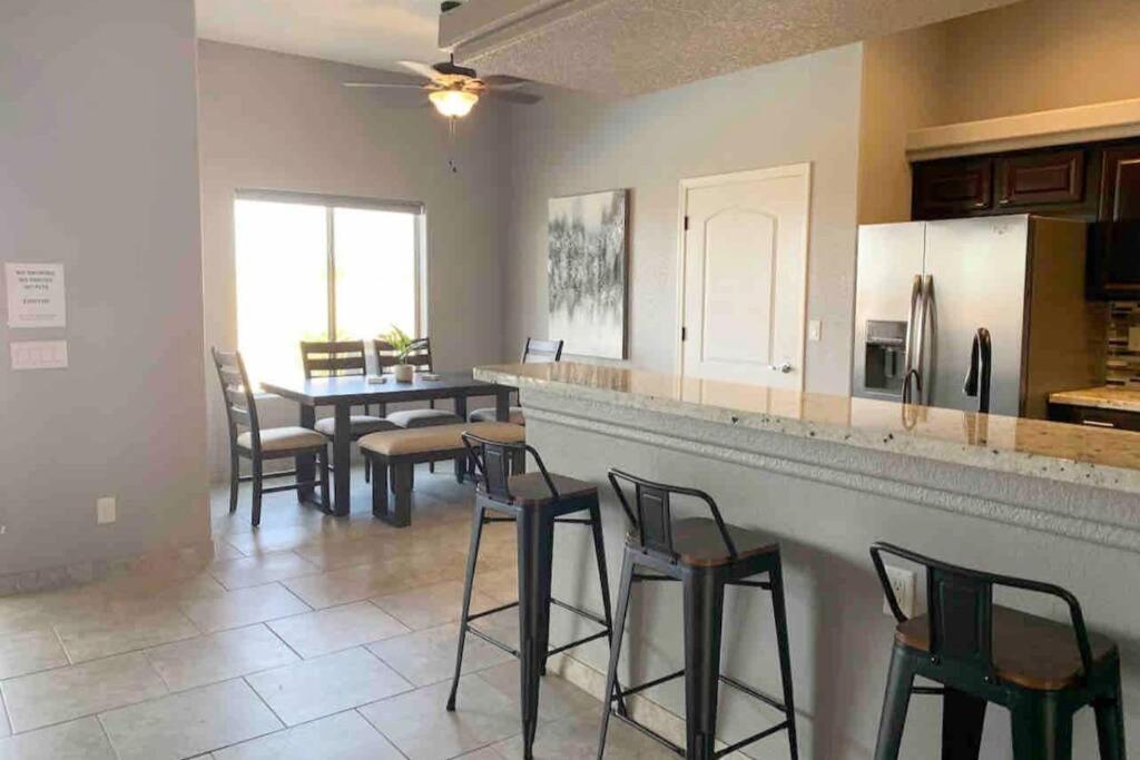 Havasu Retreat! Pool, Spa, Gym & View Lake Havasu City Bagian luar foto