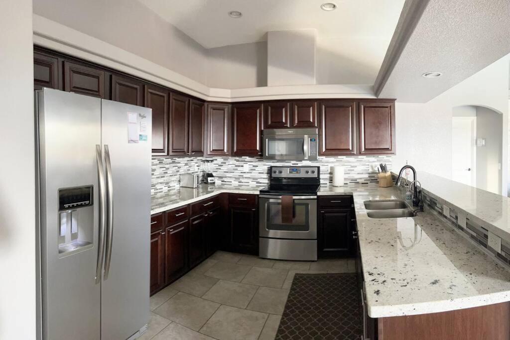 Havasu Retreat! Pool, Spa, Gym & View Lake Havasu City Bagian luar foto